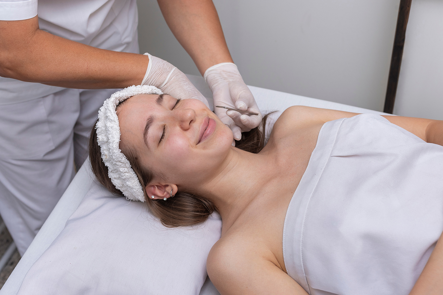 young woman lying on a stretcher in an aesthetic center performi